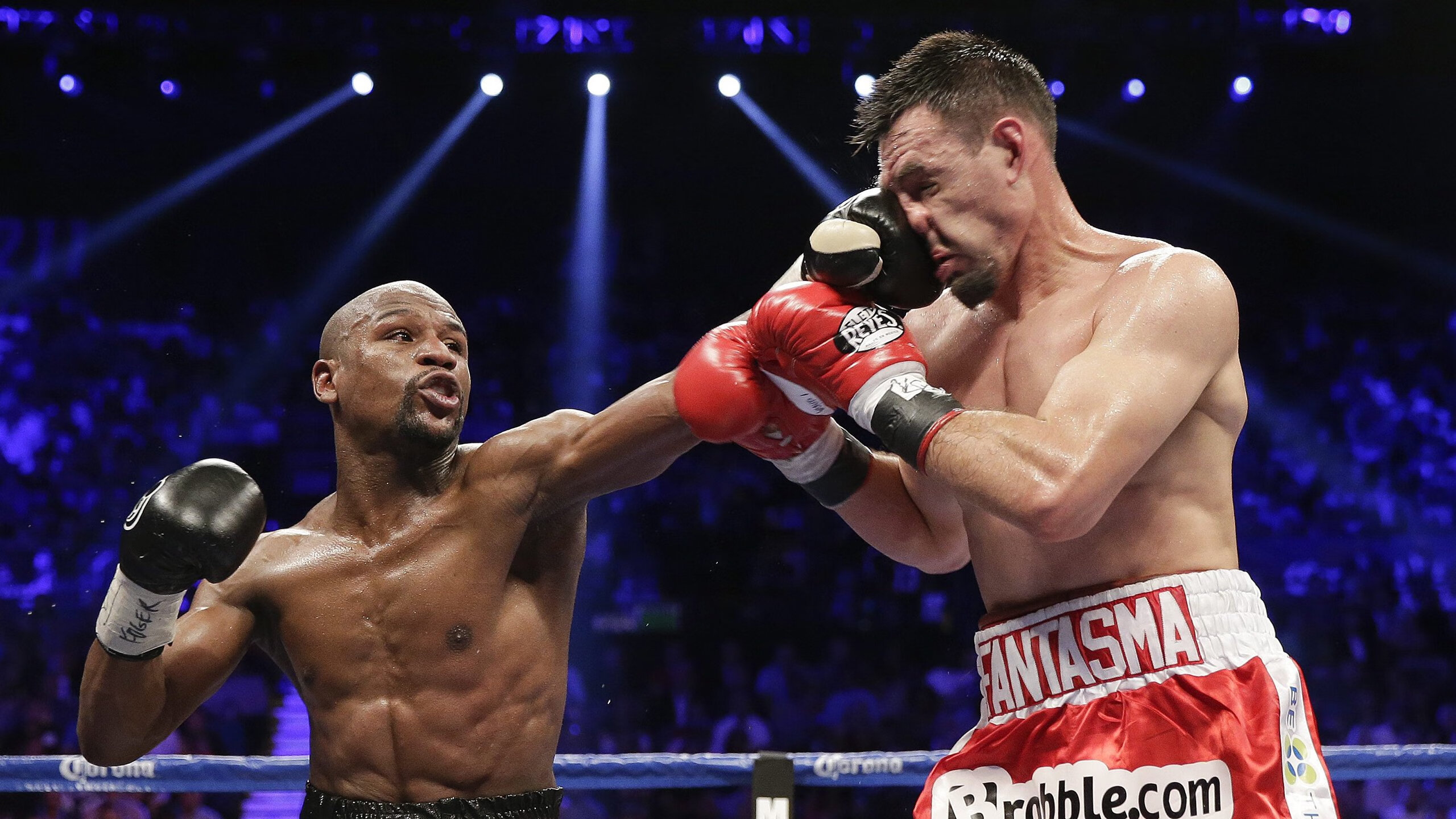 拉亚爆发封神,比利亚雷亚尔点球制霸曼联,欧联杯终圆梦