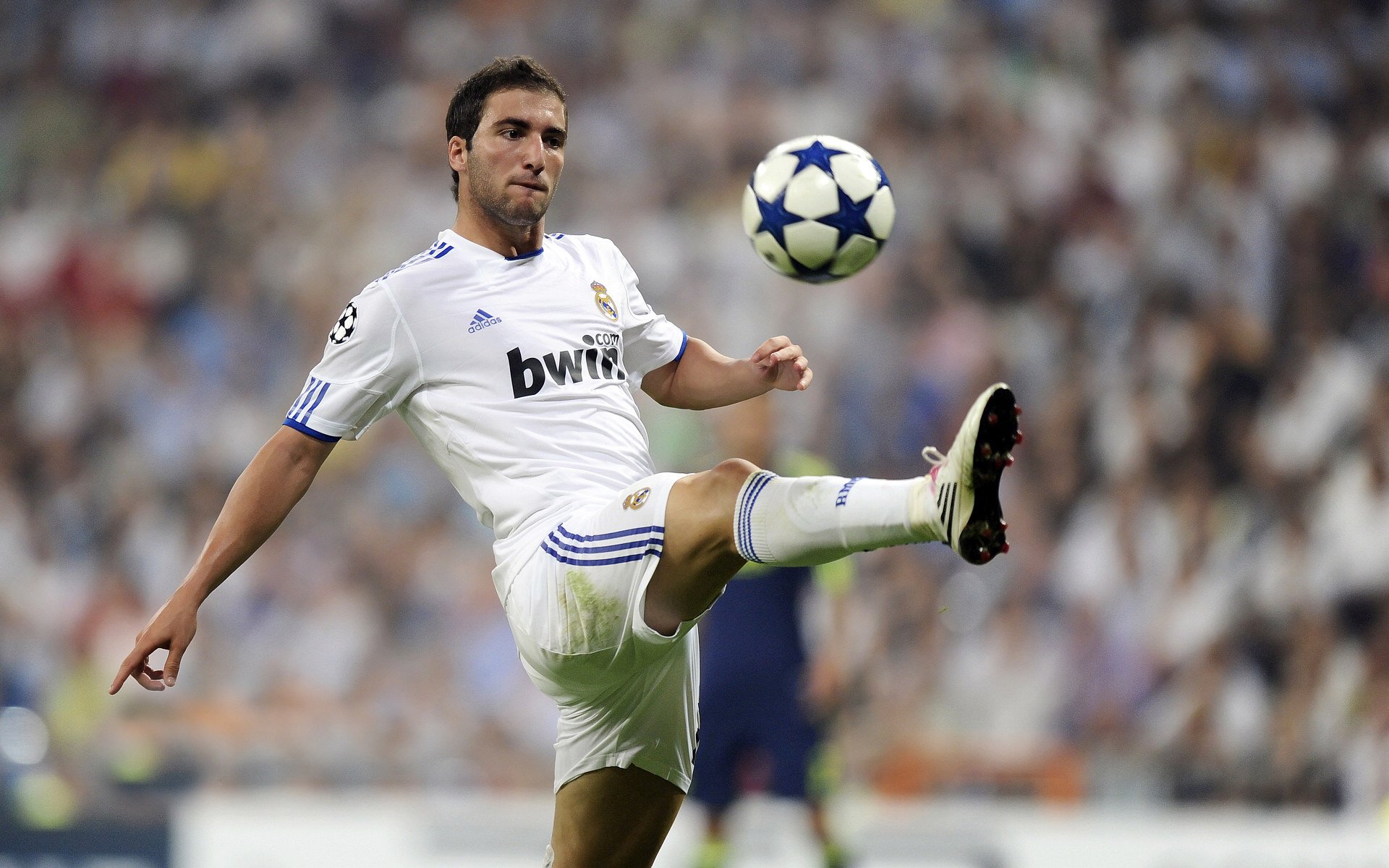 智利对阵奥地利,C罗教科书级表现,诠释现代足球的极致个人艺术