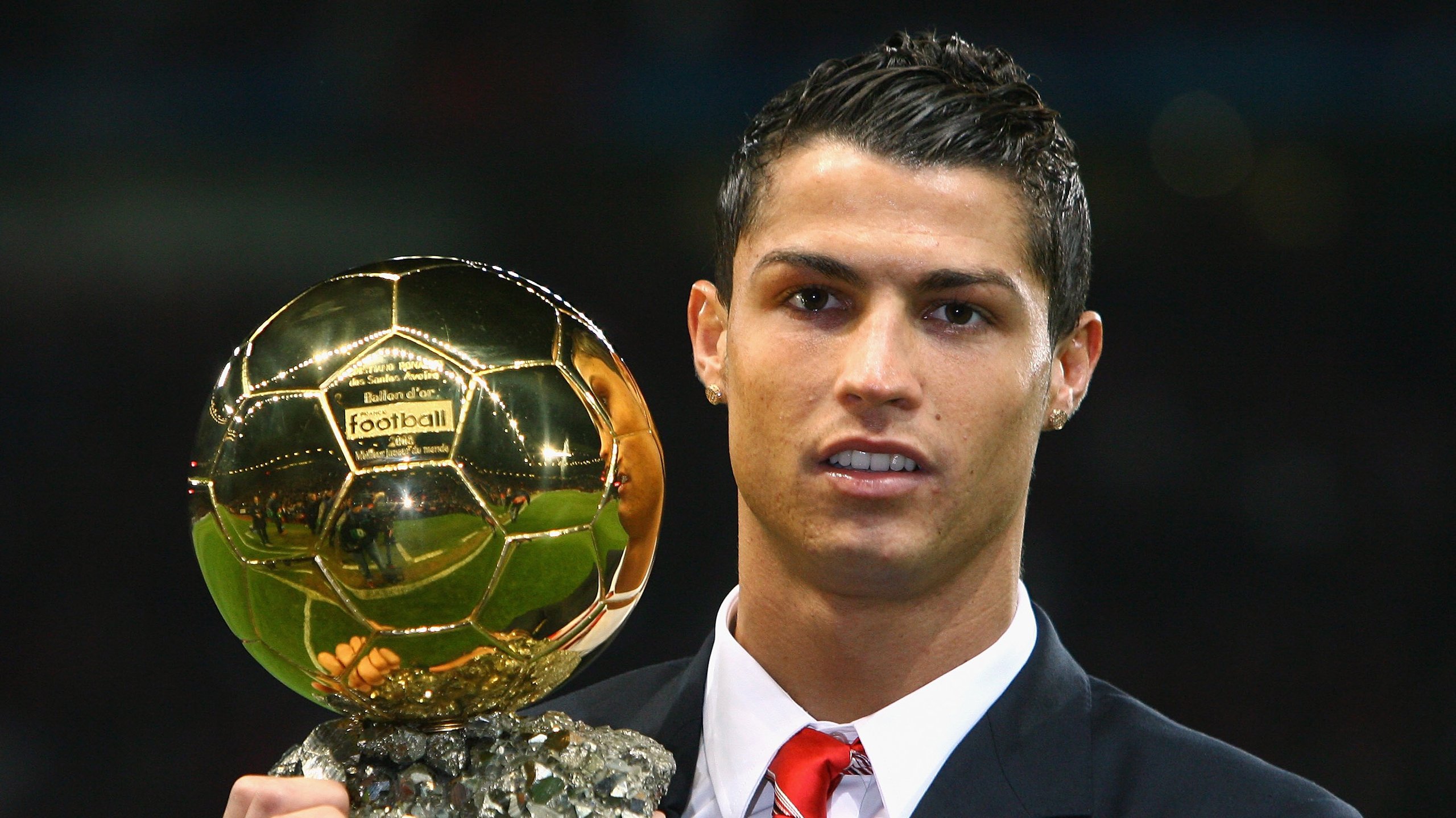 绿茵场上的险胜与乒乓台前的统治,法国队与梁靖崑的双重奏